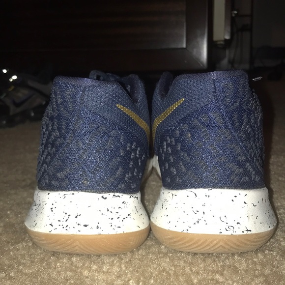 Nike Kyrie 3 Obsidian - Picture 3 of 5